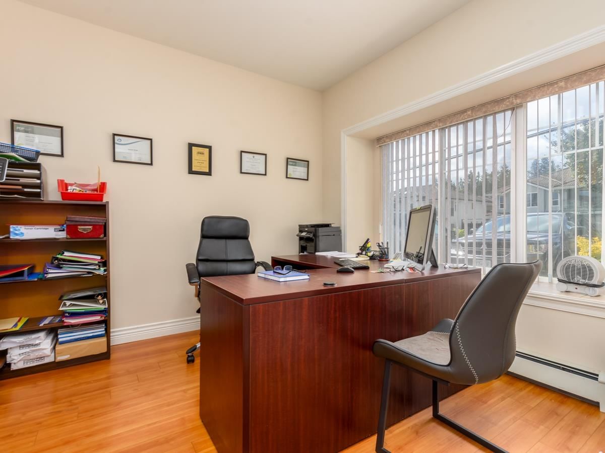 Listing Image 12