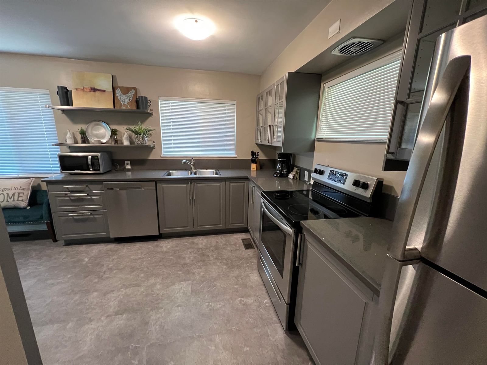 Listing Image 9