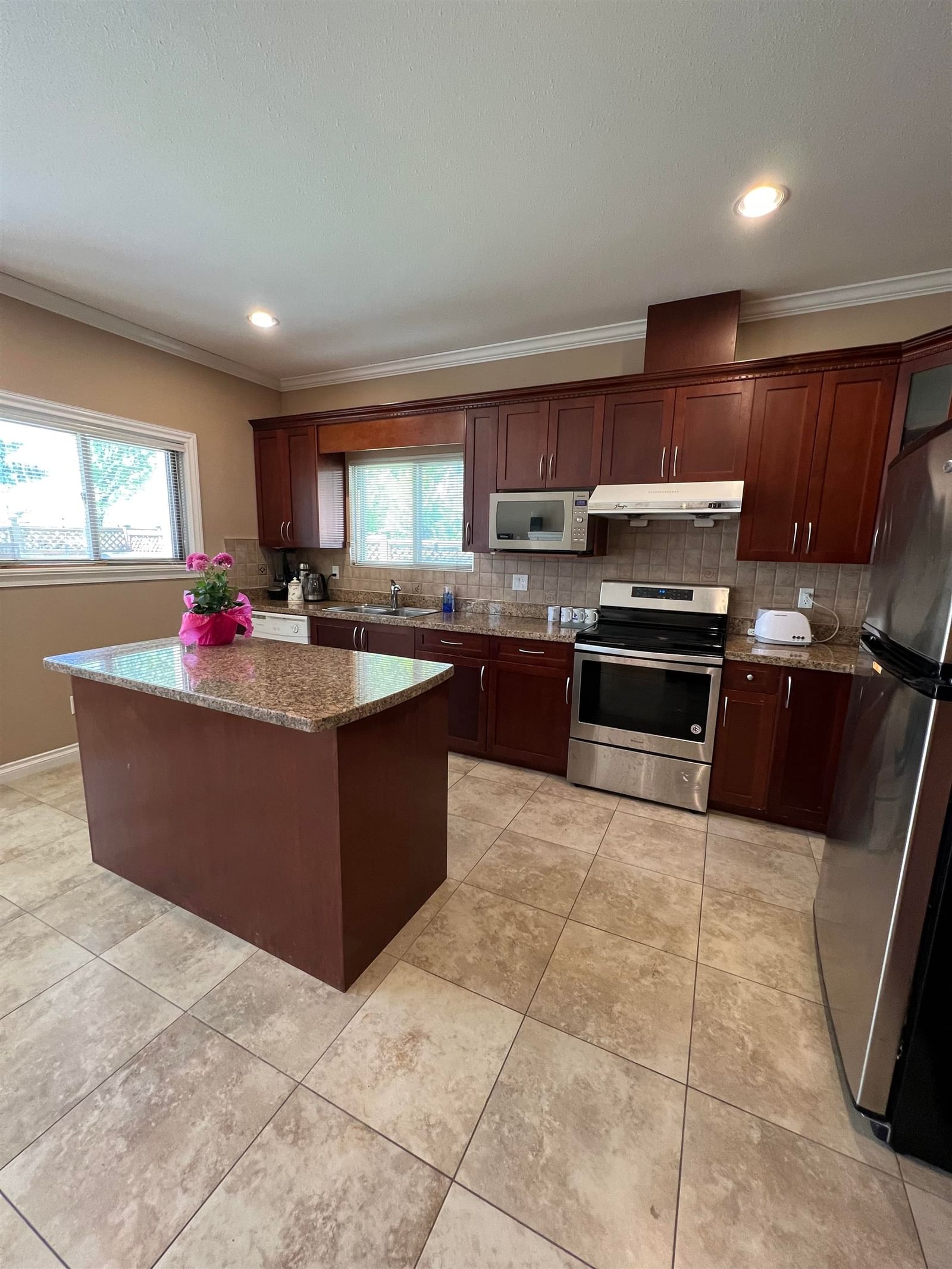 Listing Image 5