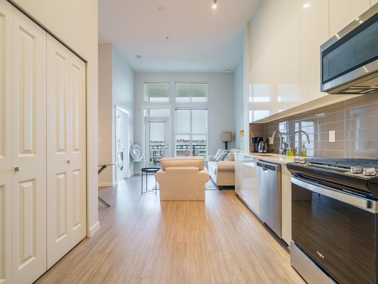 Listing Image 5