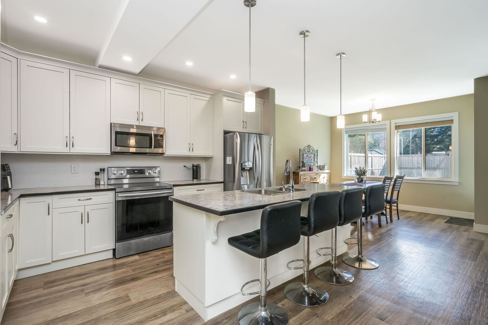 Listing Image 10