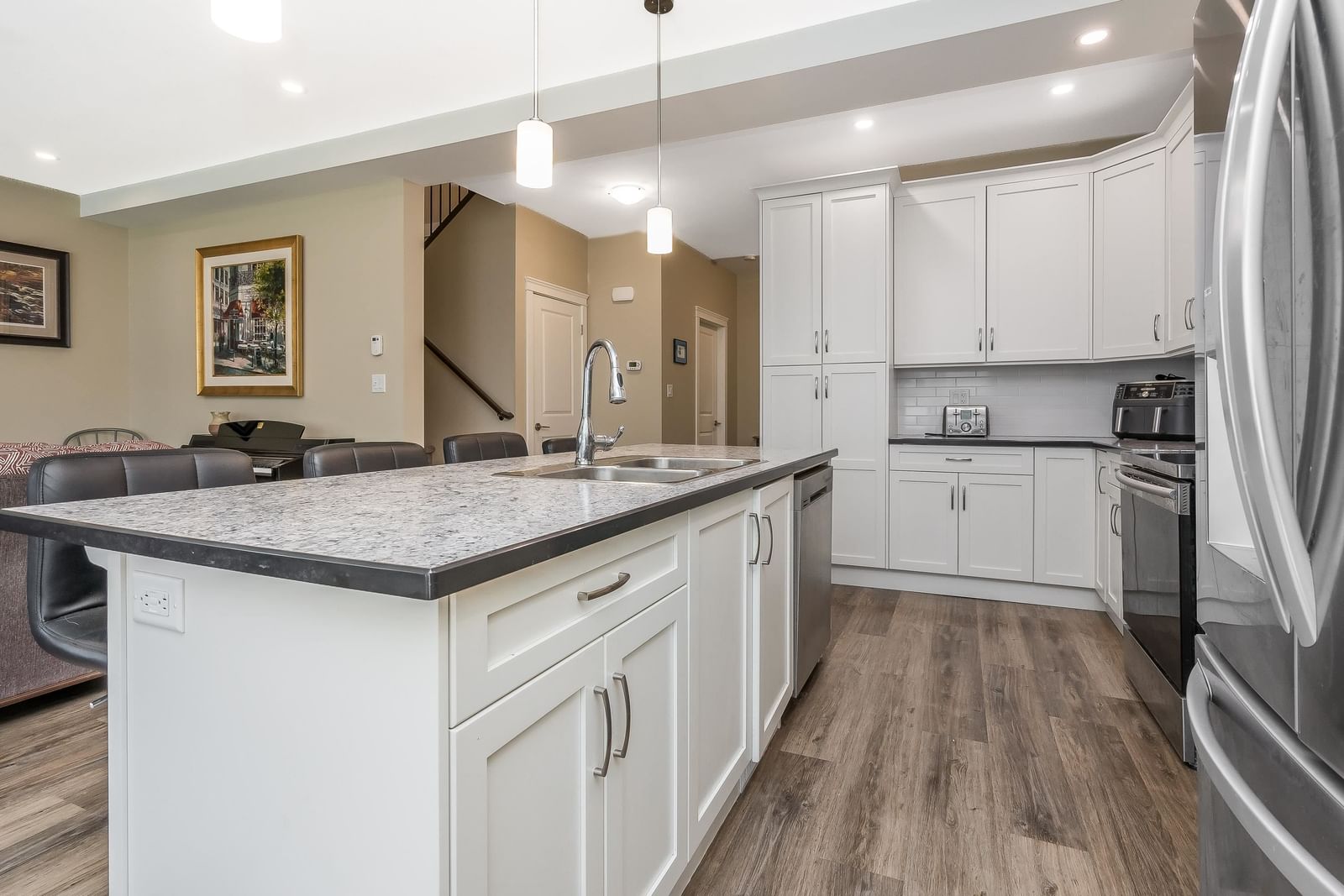 Listing Image 11