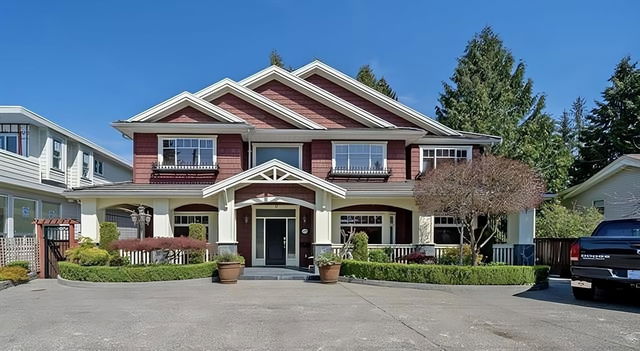 1033 Como Lake Avenue