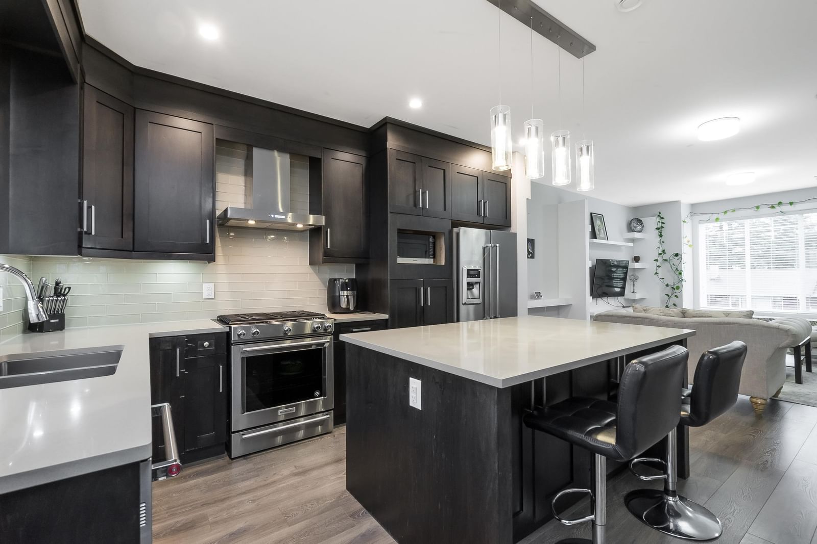 Listing Image 10