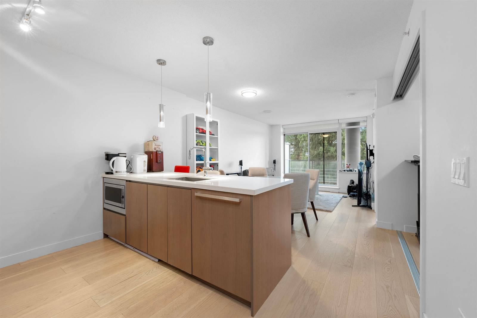 Listing Image 5