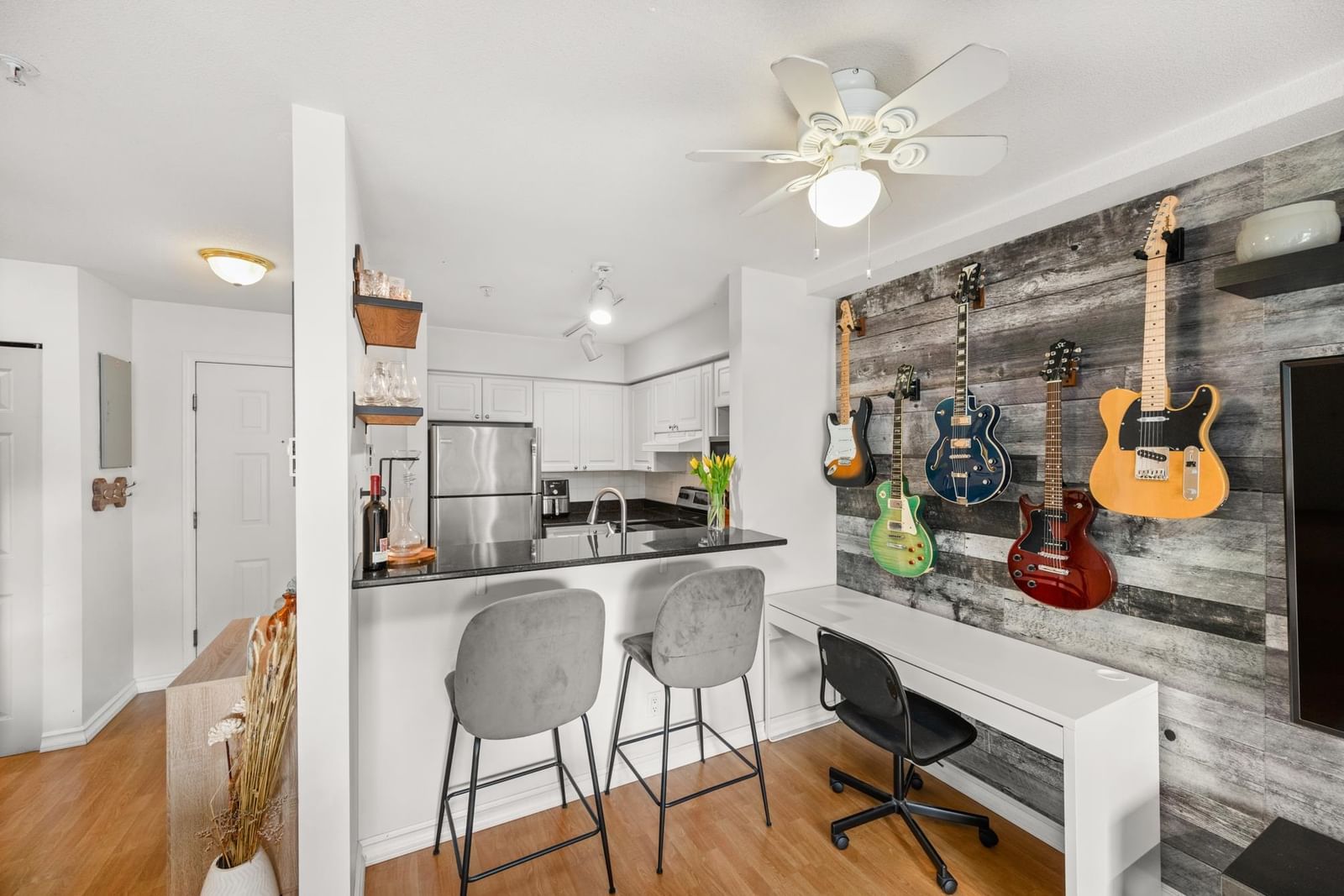 Listing Image 8