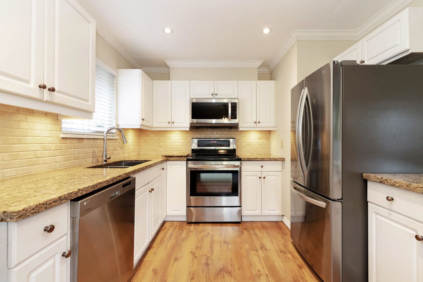 Listing Image 15