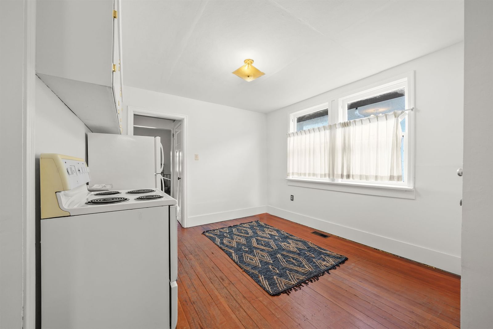 Listing Image 5