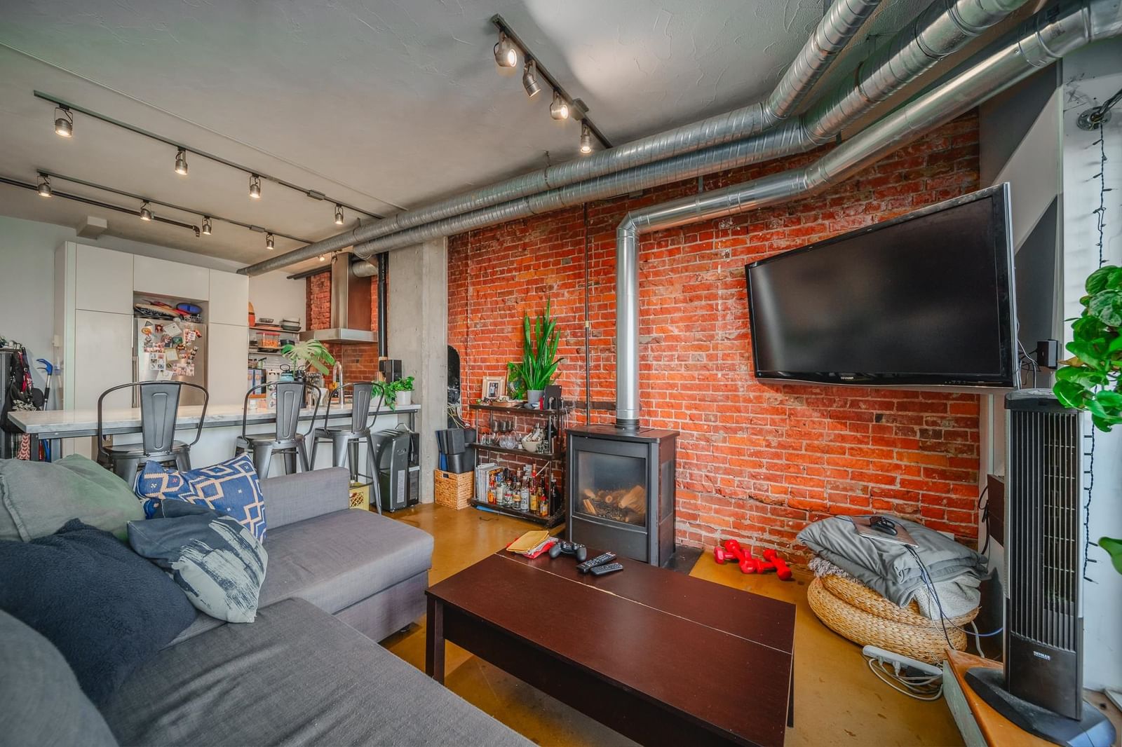 Listing Image 10