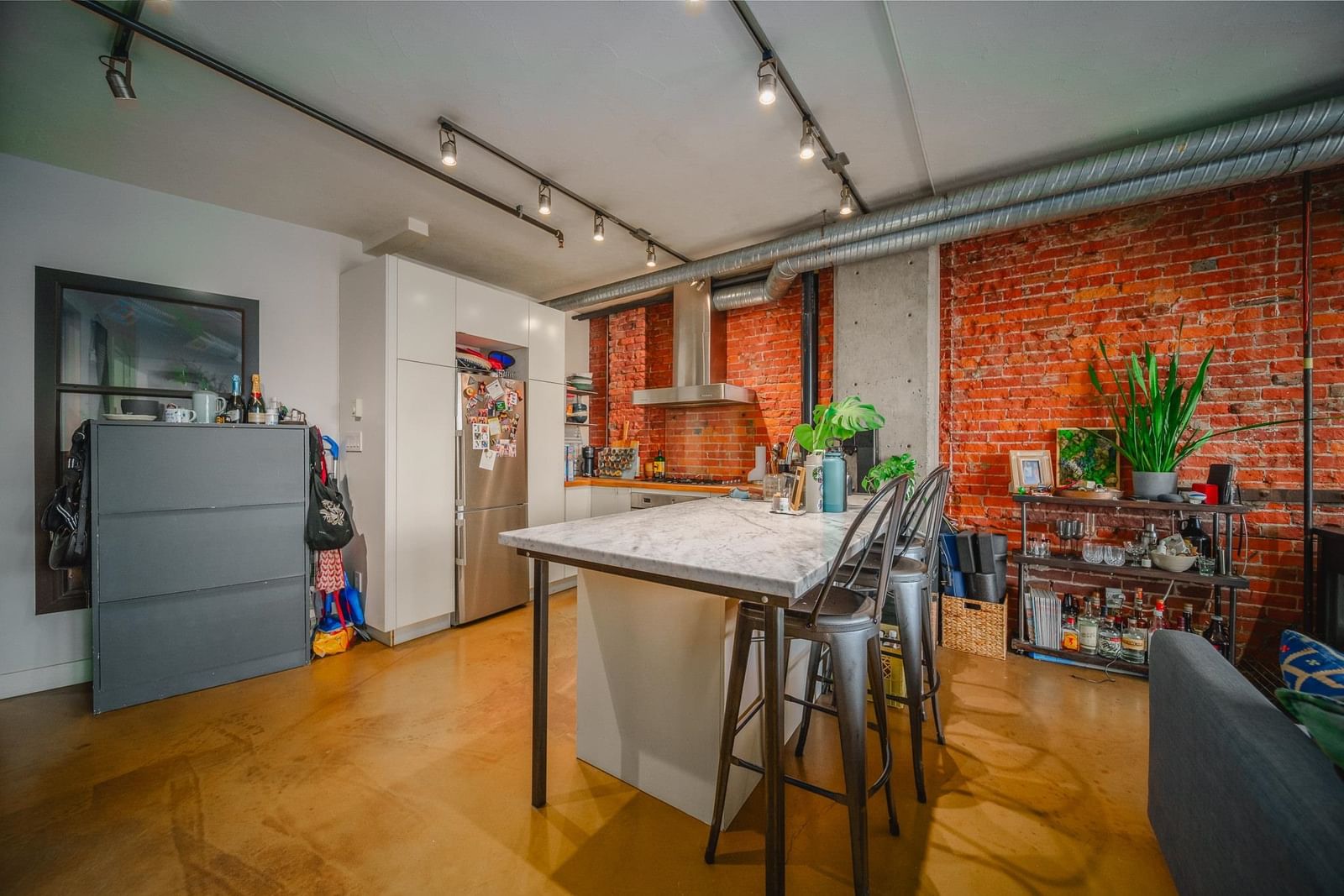 Listing Image 12