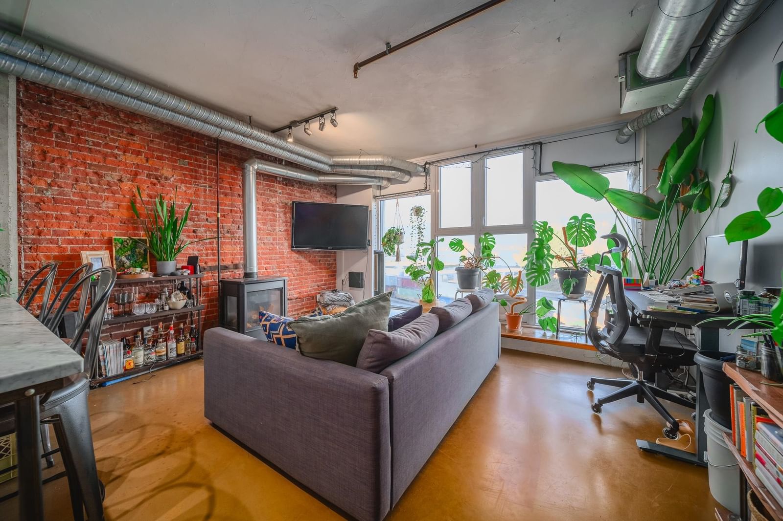 Listing Image 6