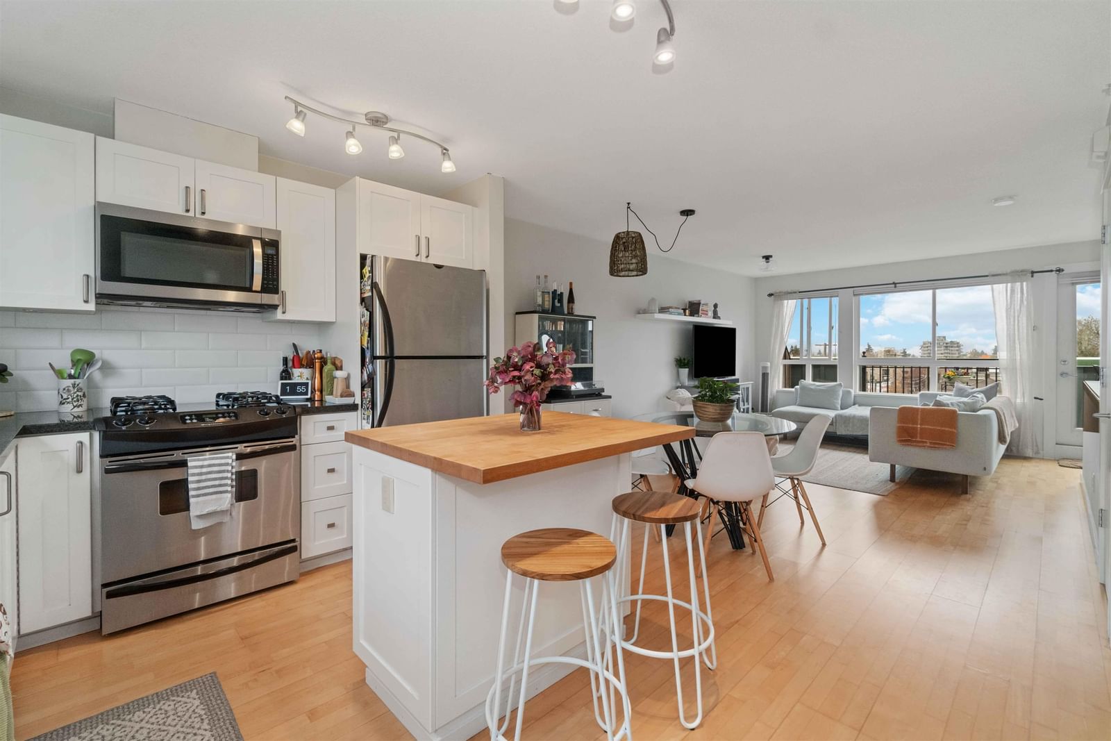 Listing Image 12