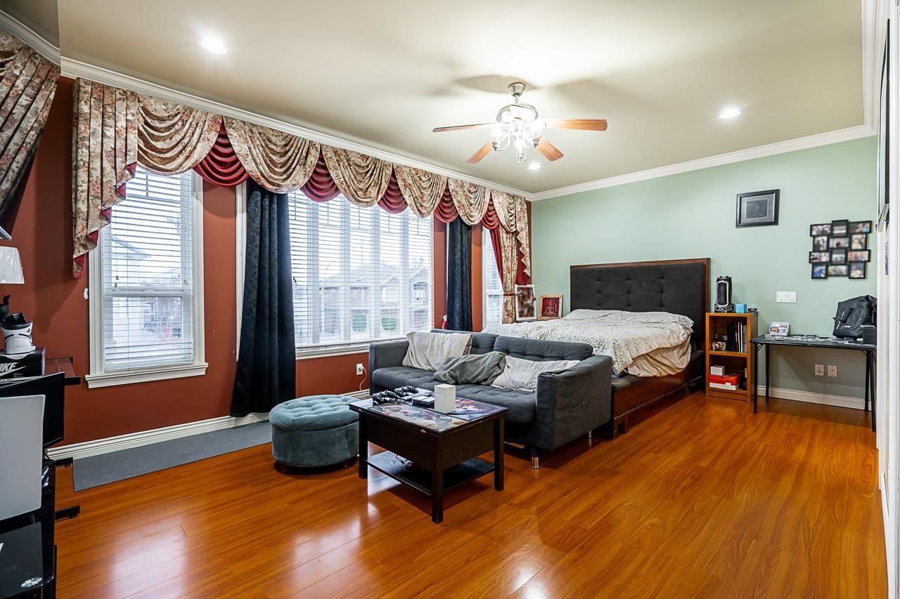 Listing Image 11