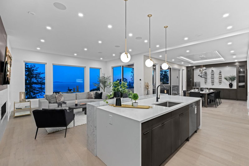 13169 Marine Drive, Surrey, V4A 1E6 | Image 2