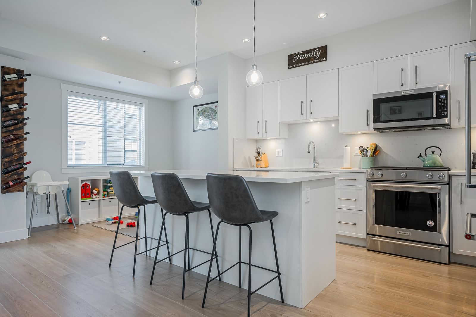 Listing Image 11