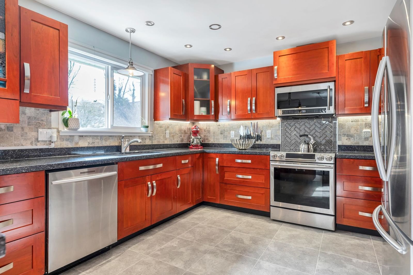 Listing Image 10
