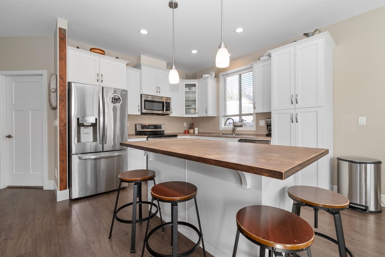 Listing Image 11