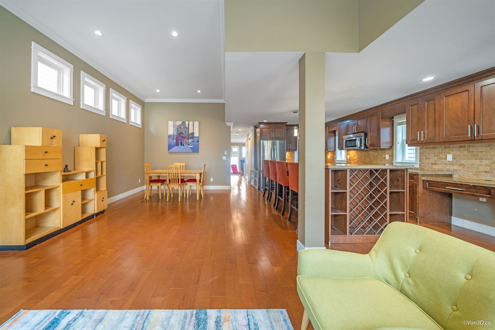Listing Image 12
