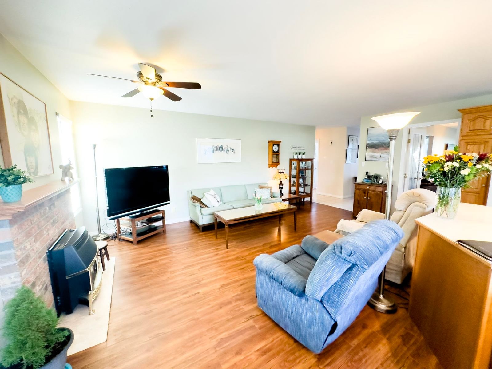 Listing Image 8