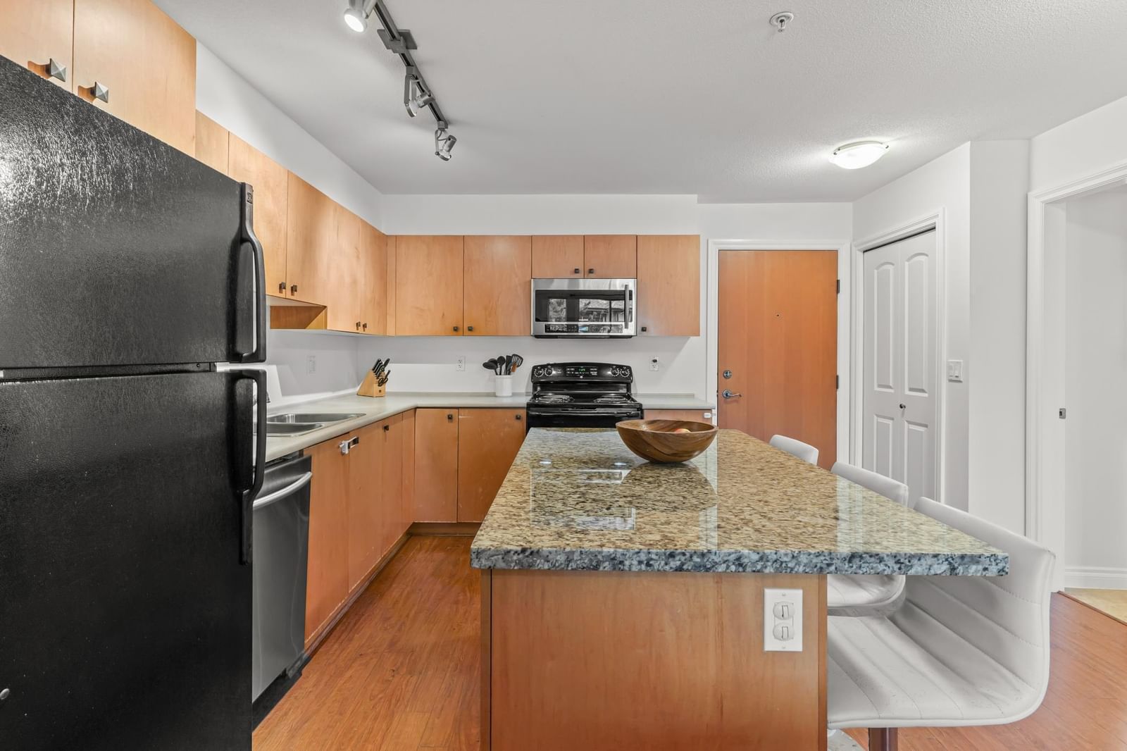 Listing Image 7