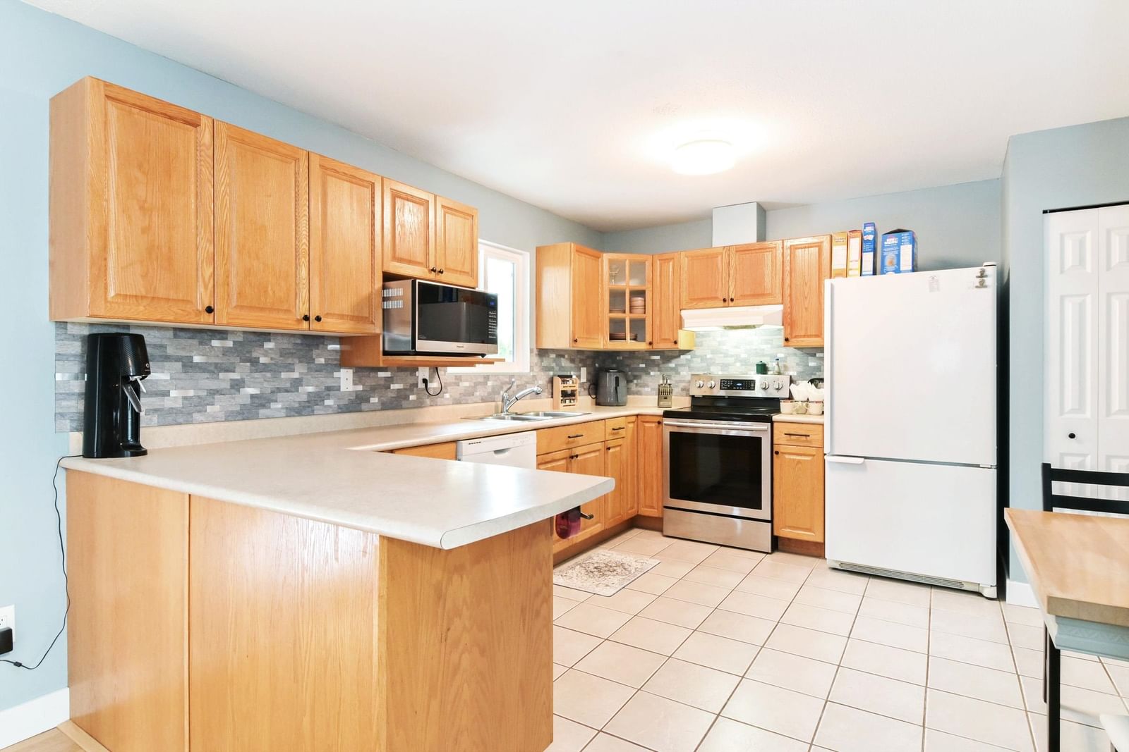 Listing Image 11