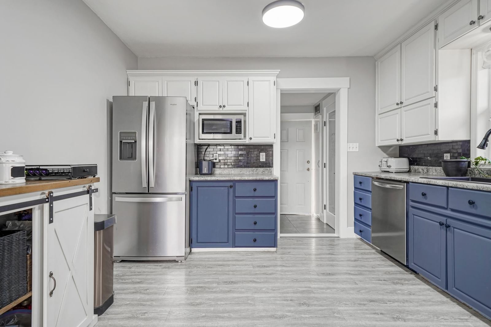 Listing Image 10