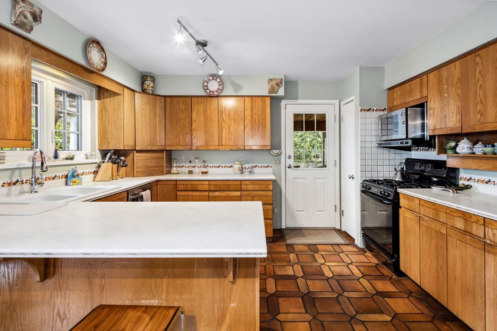 Listing Image 12