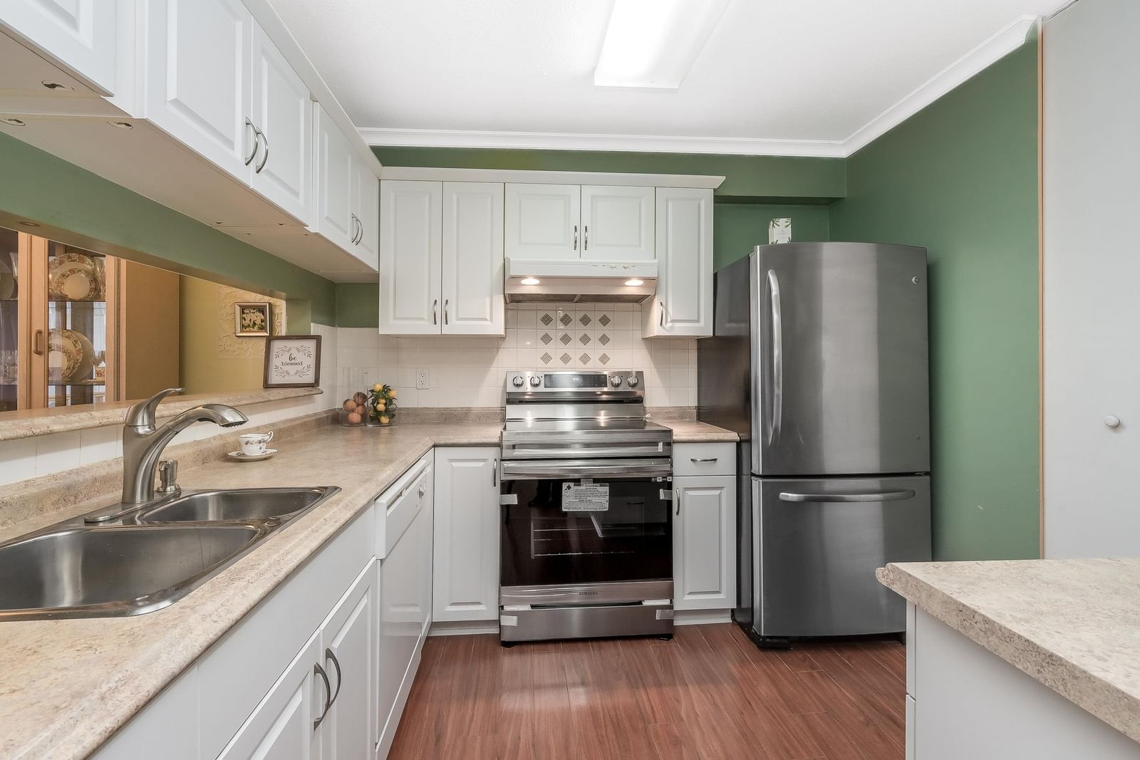 Listing Image 10