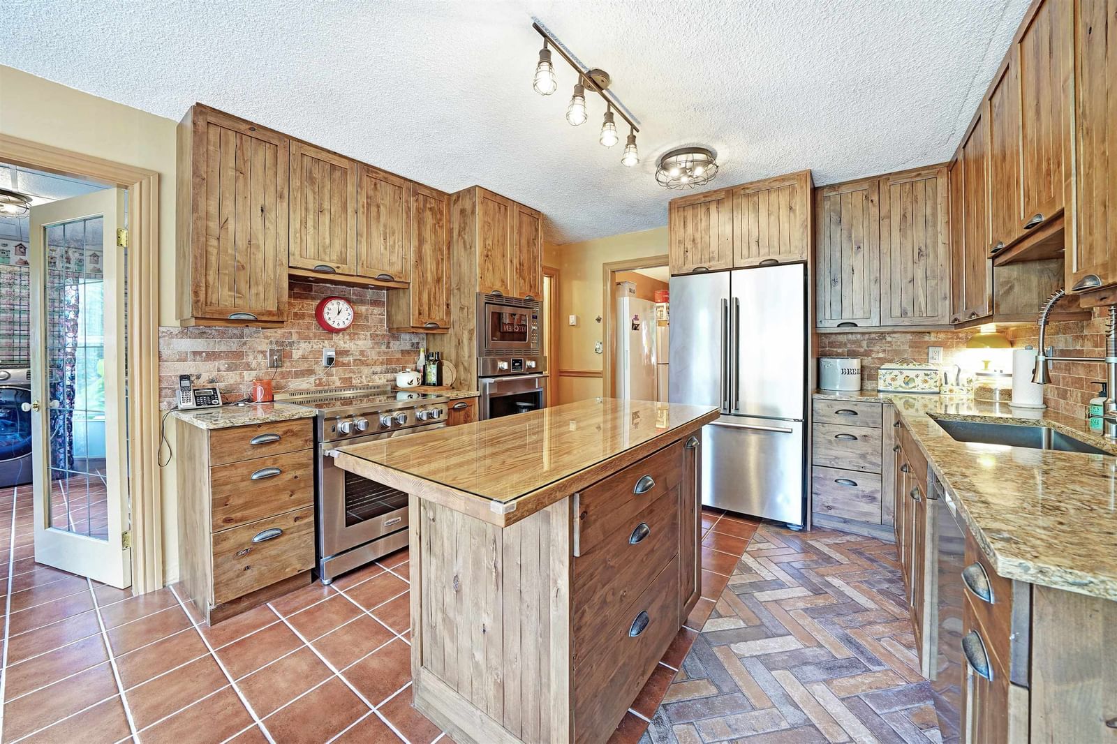 Listing Image 15