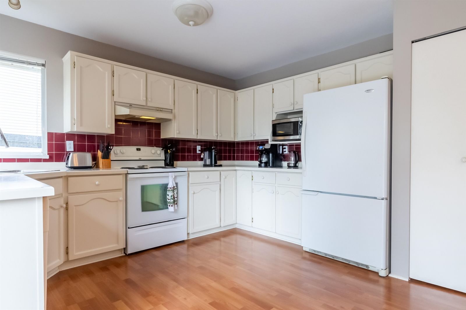 Listing Image 8