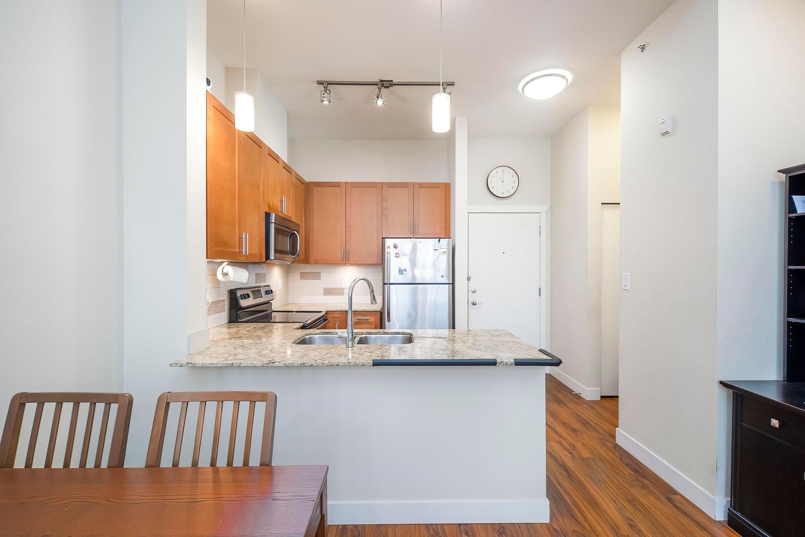 Listing Image 6