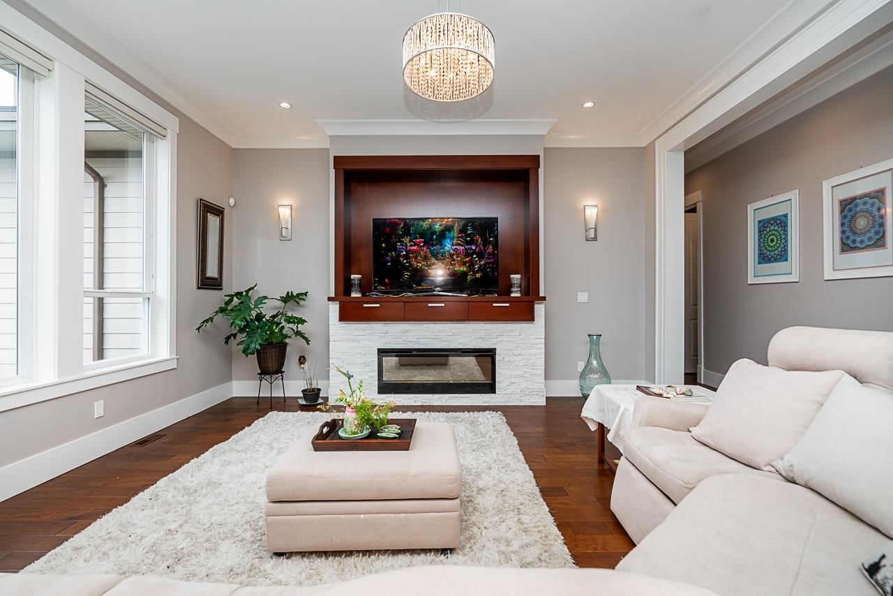 Listing Image 11