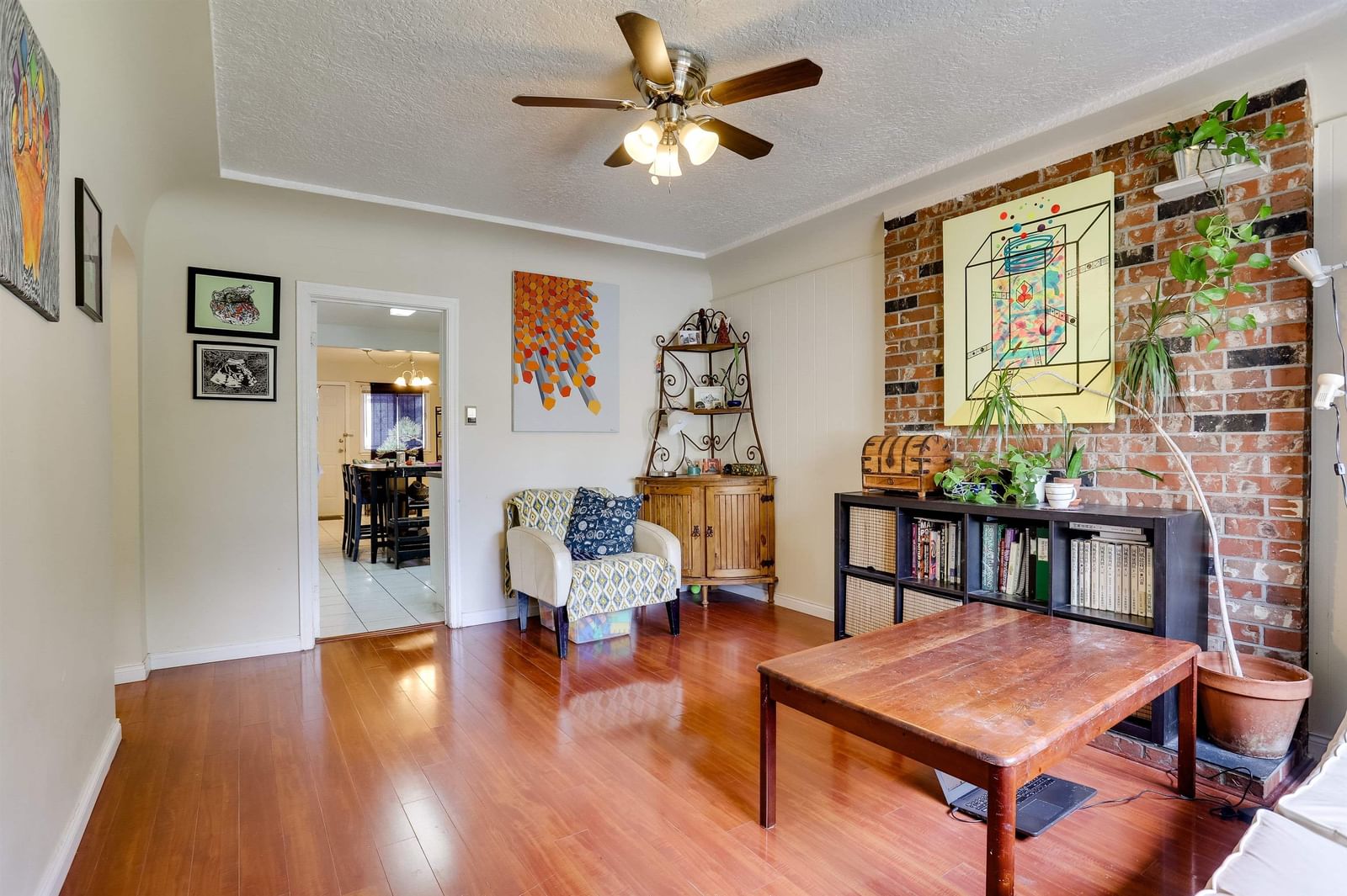 Listing Image 9