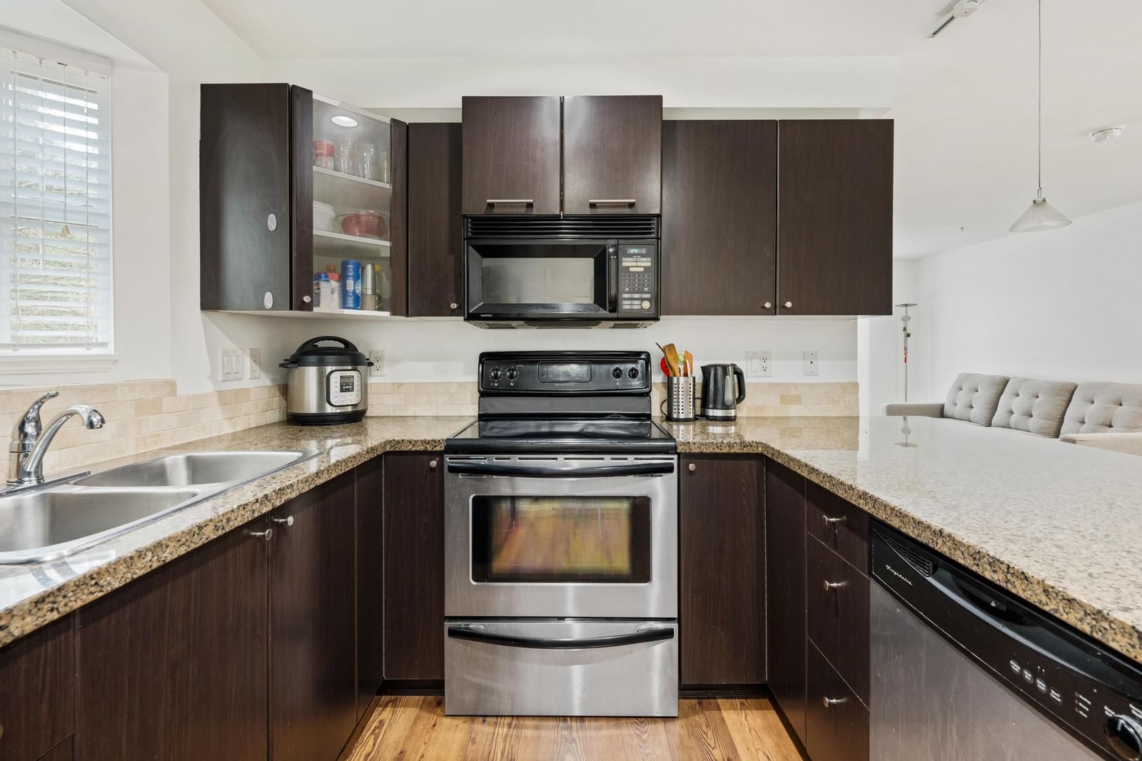 Listing Image 15