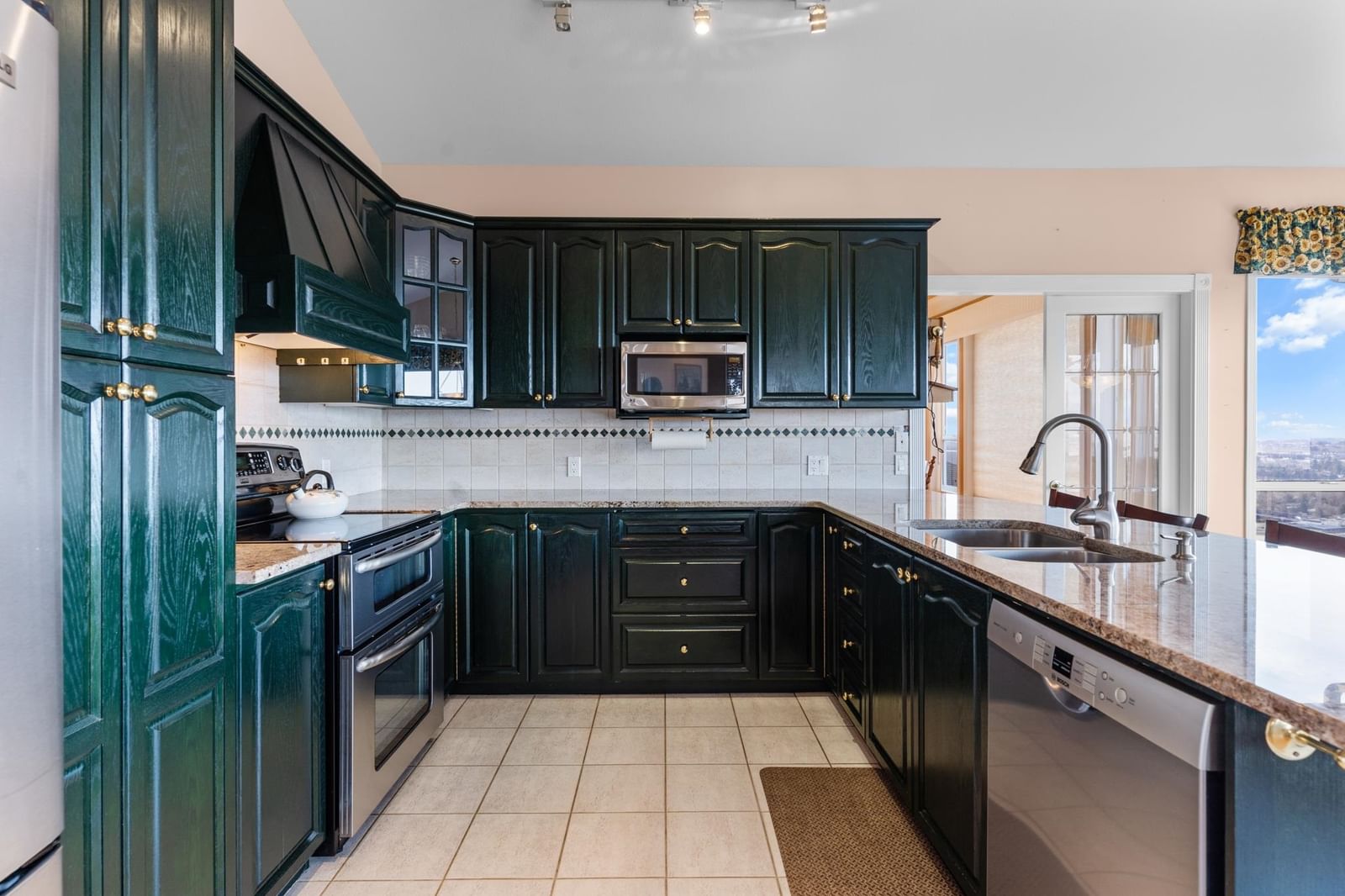 Listing Image 19