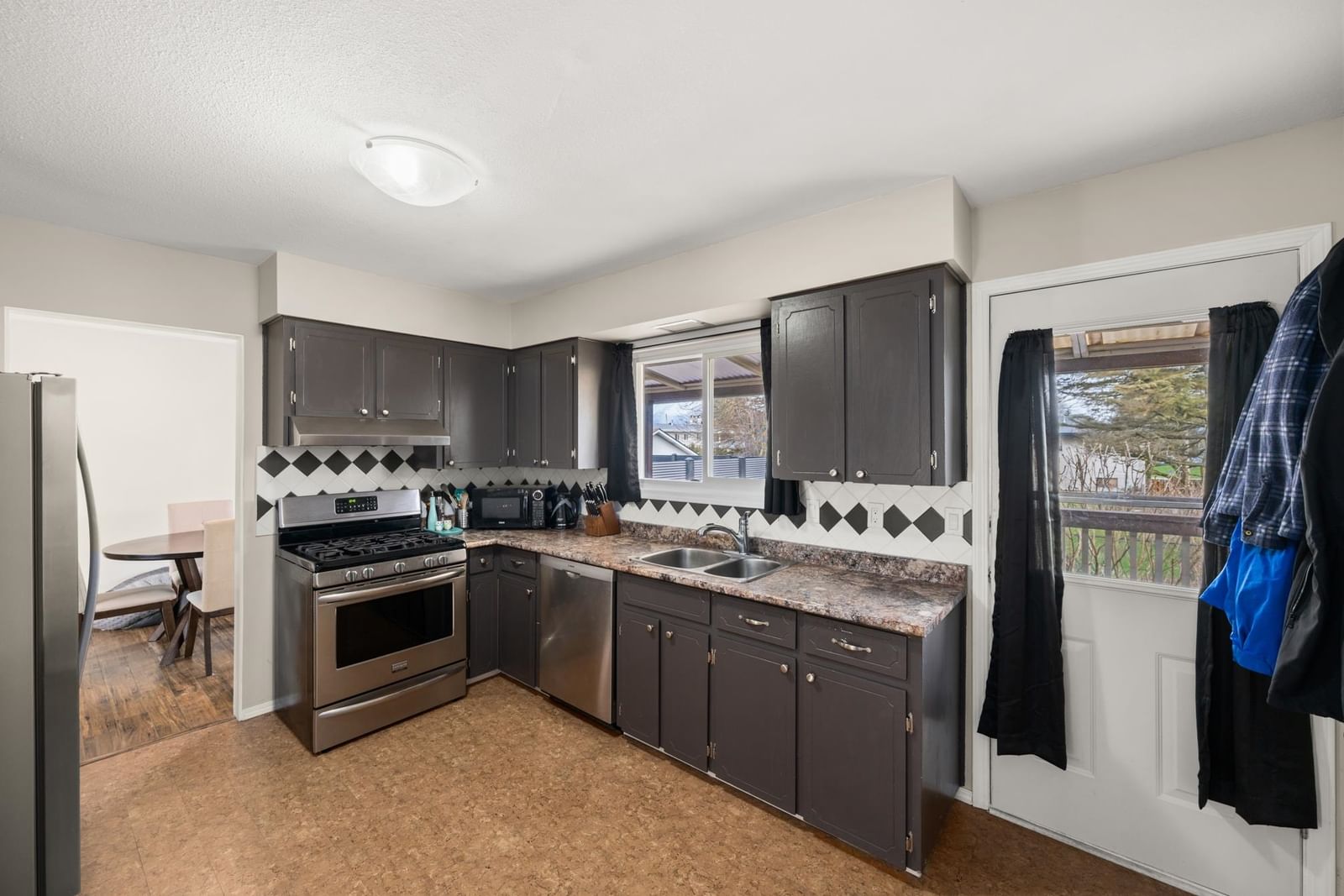 Listing Image 14