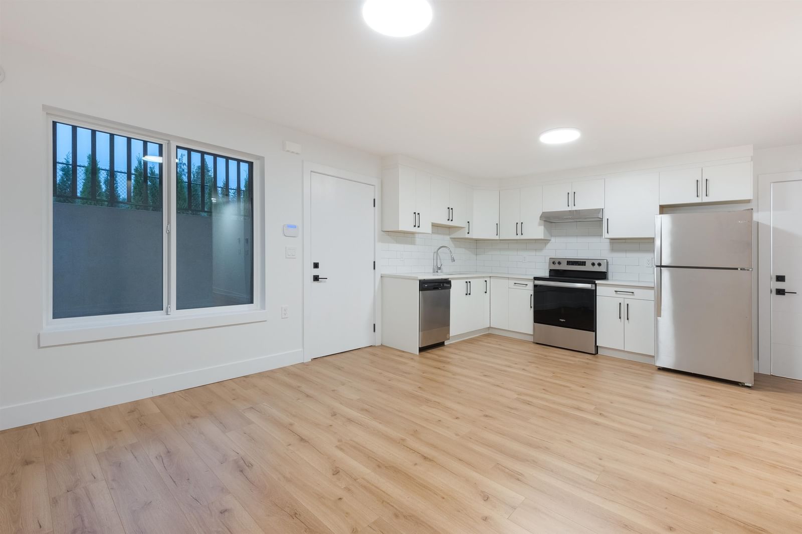 Listing Image 19