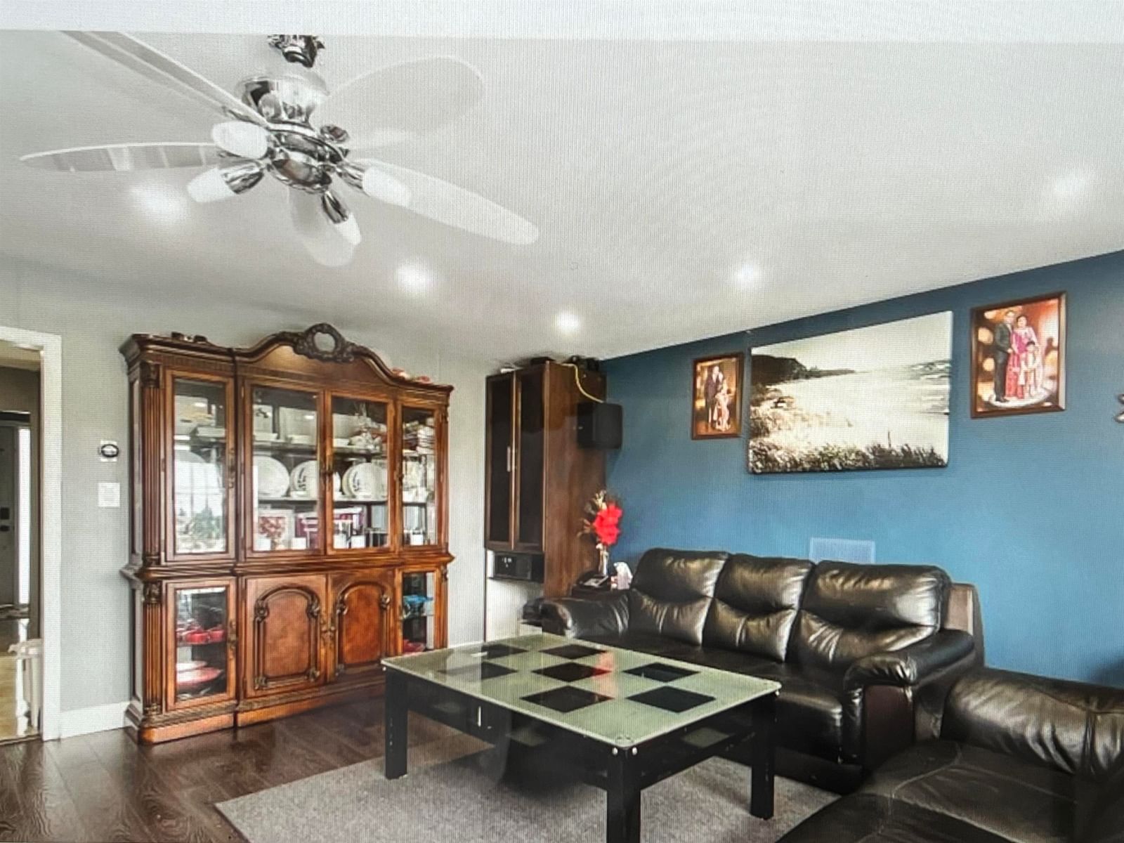 Listing Image 5