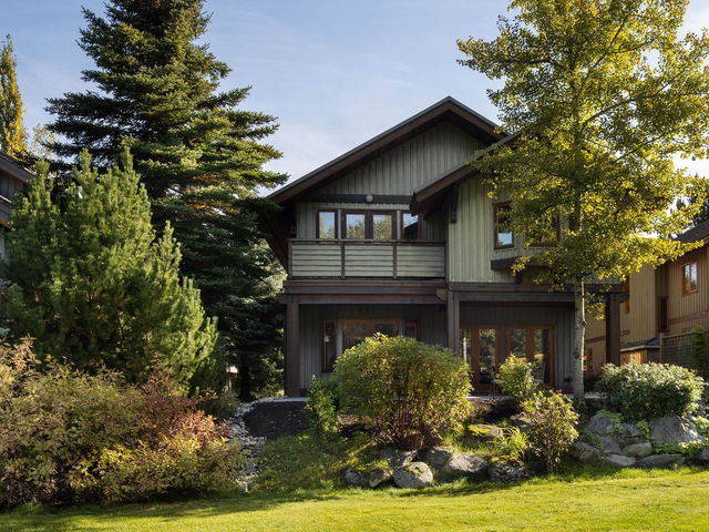 8107 Muirfield Crescent