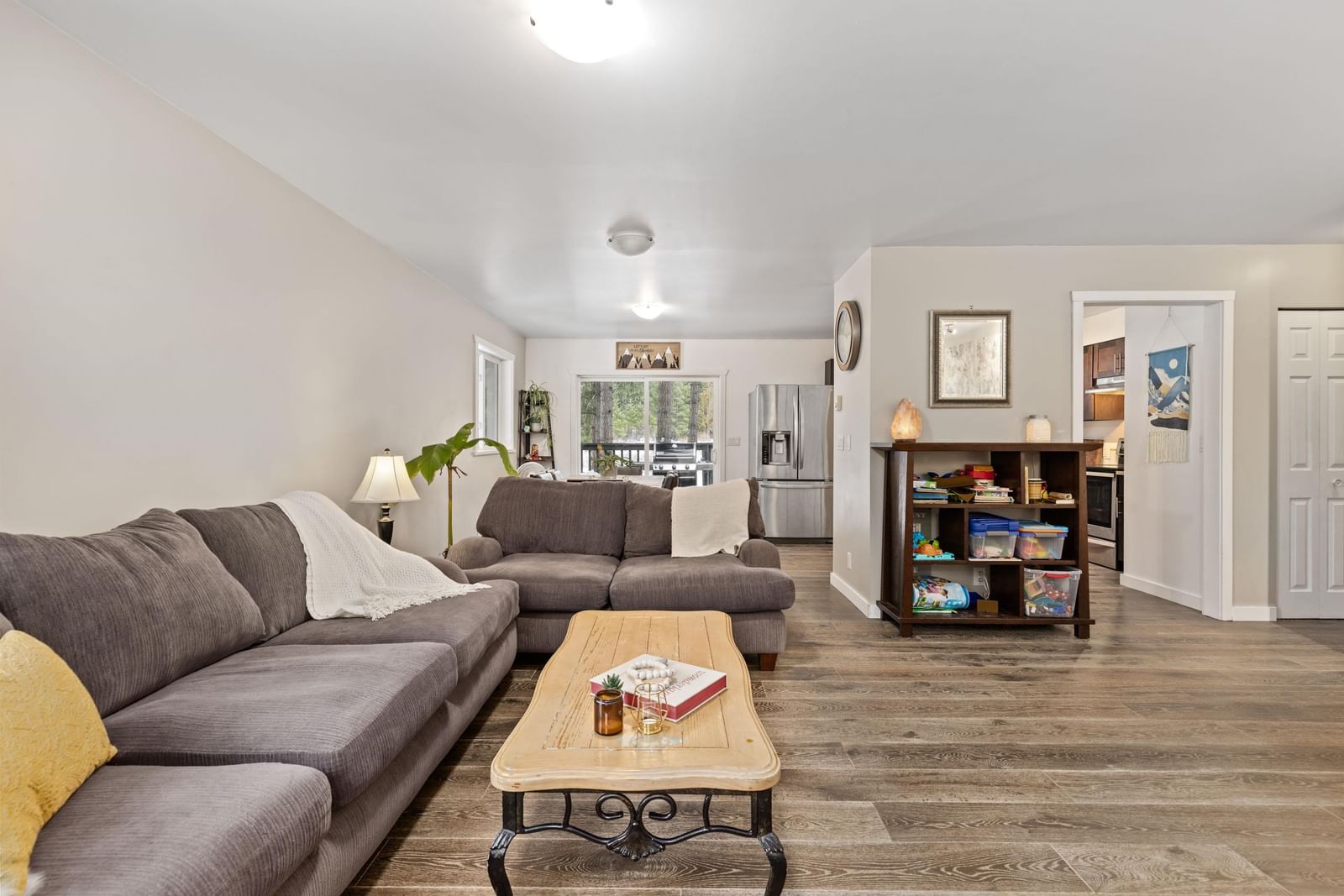 Listing Image 4