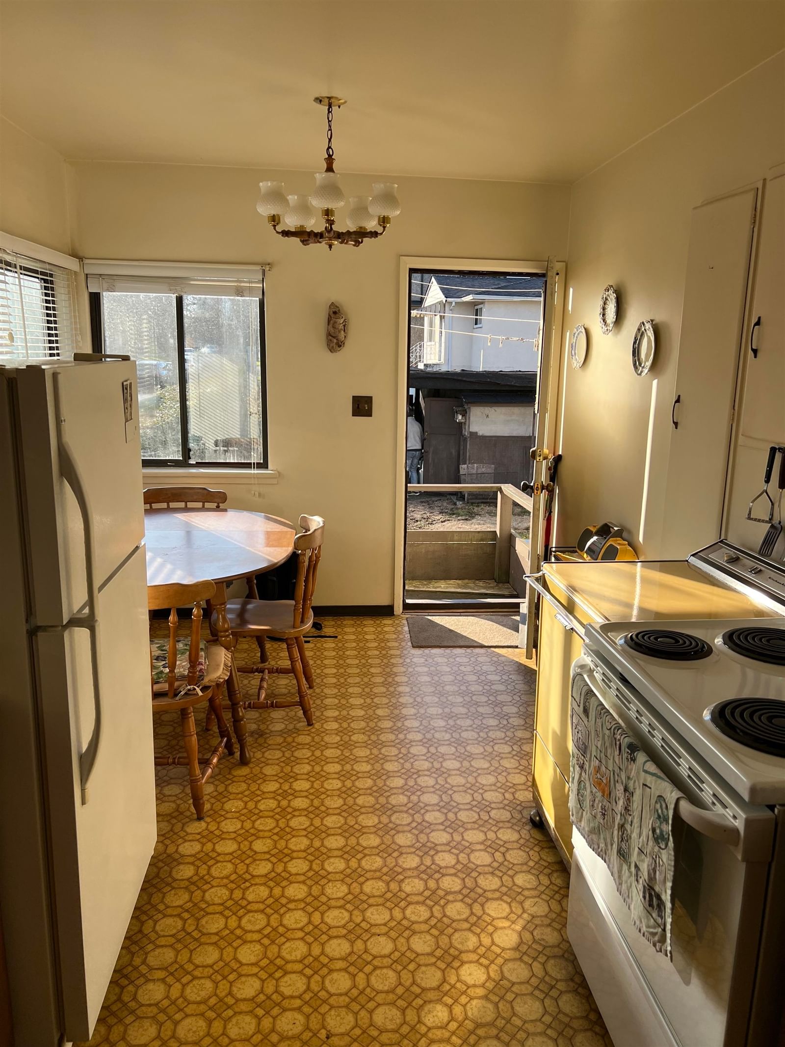 Listing Image 4