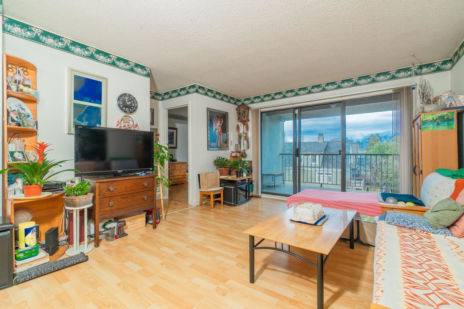 Listing Image 6