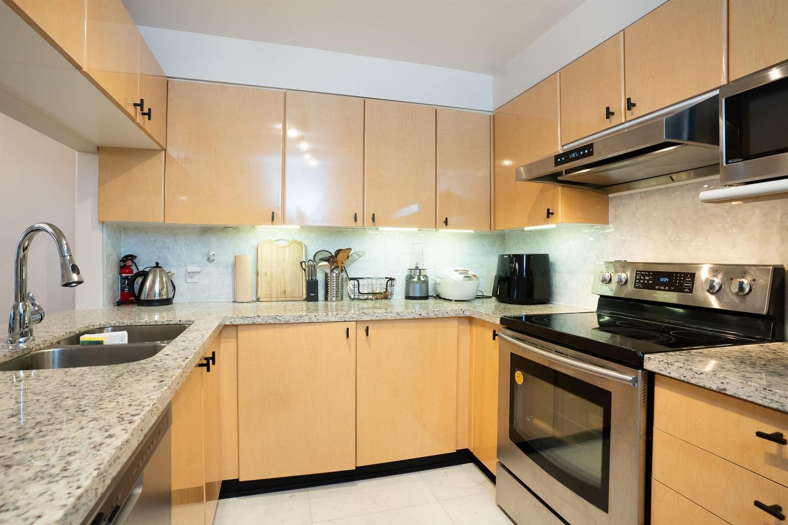 Listing Image 9