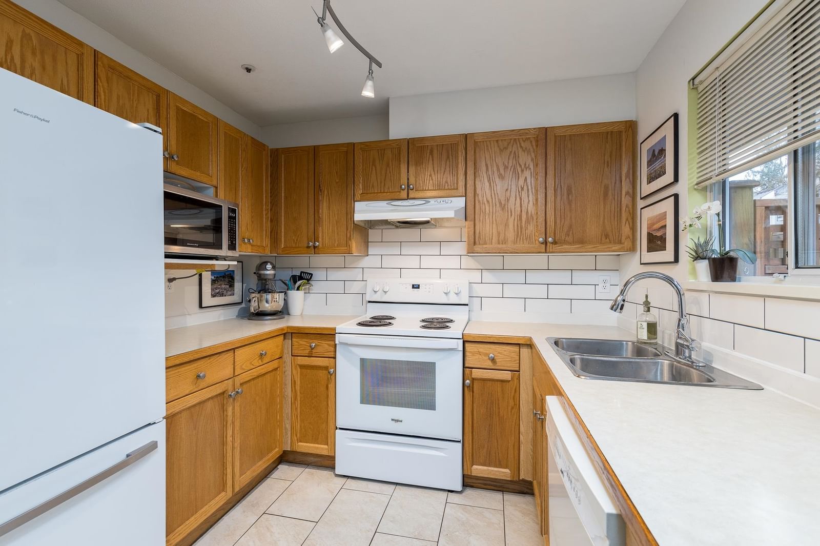 Listing Image 16