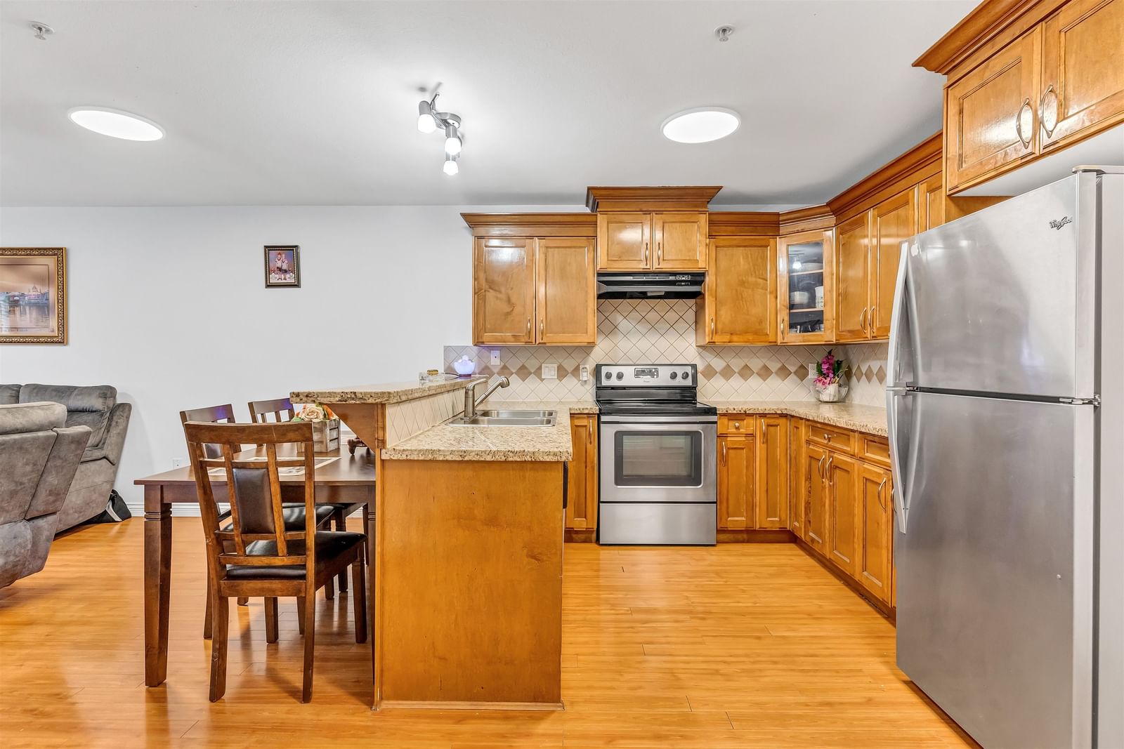 Listing Image 11