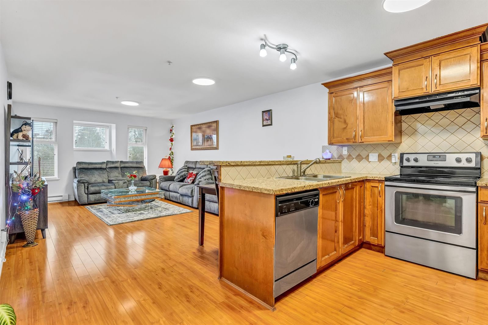 Listing Image 12