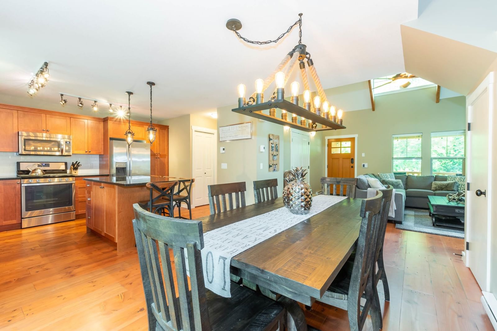Listing Image 10