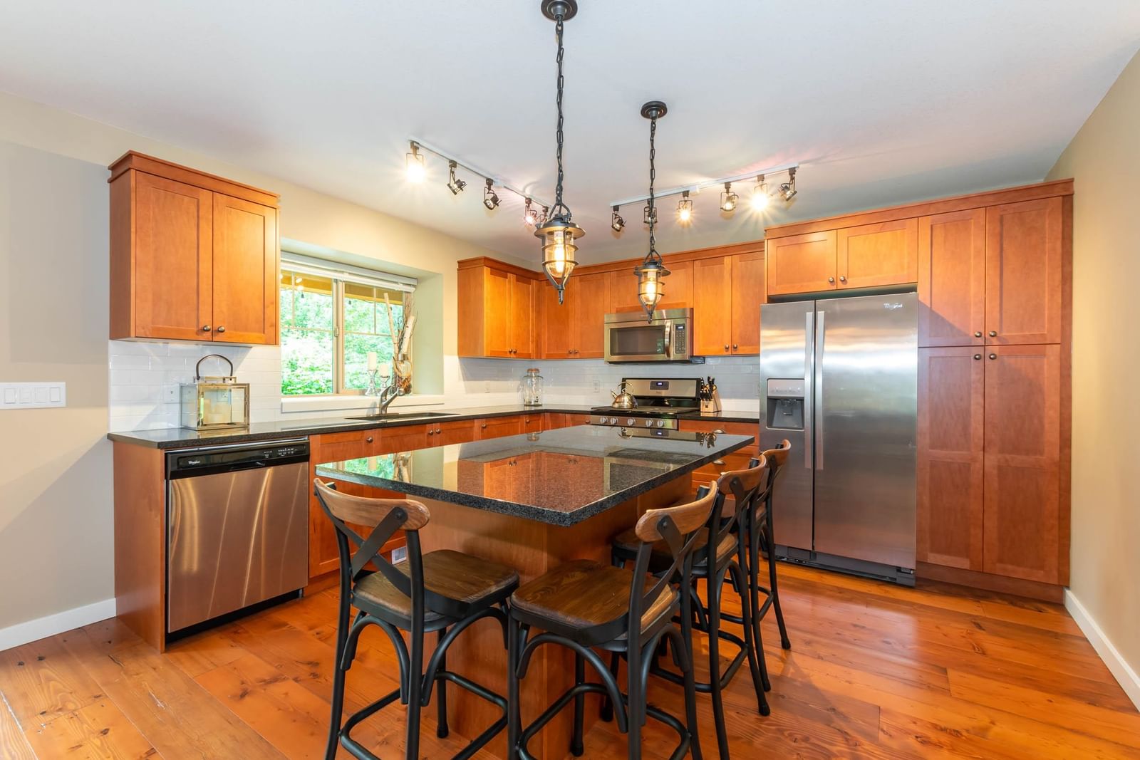 Listing Image 11