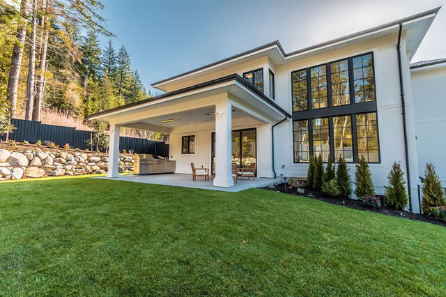 3115 Chestnut Crescent