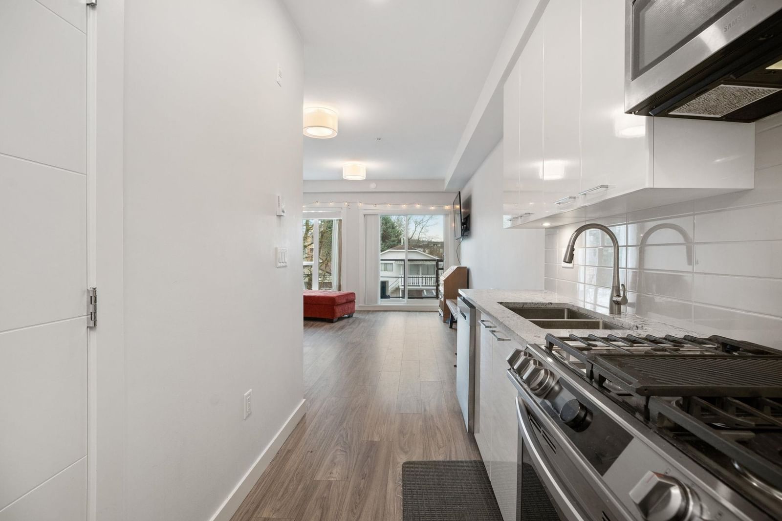 Listing Image 12